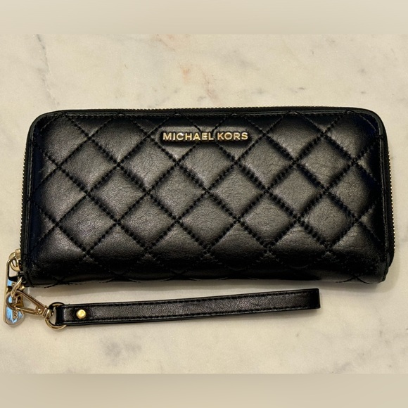 Michael Kors Quilted Black Leather Zip-around Long Wallet Wristlet - Picture 2 of 12